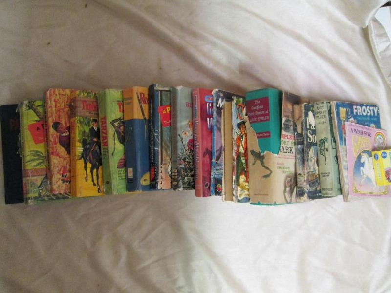 lot 134 image: Lot of approximately 15 vintage chi...