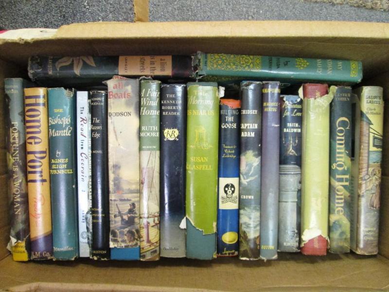 lot 136 image: Lot of approximately 15 vintage boo...