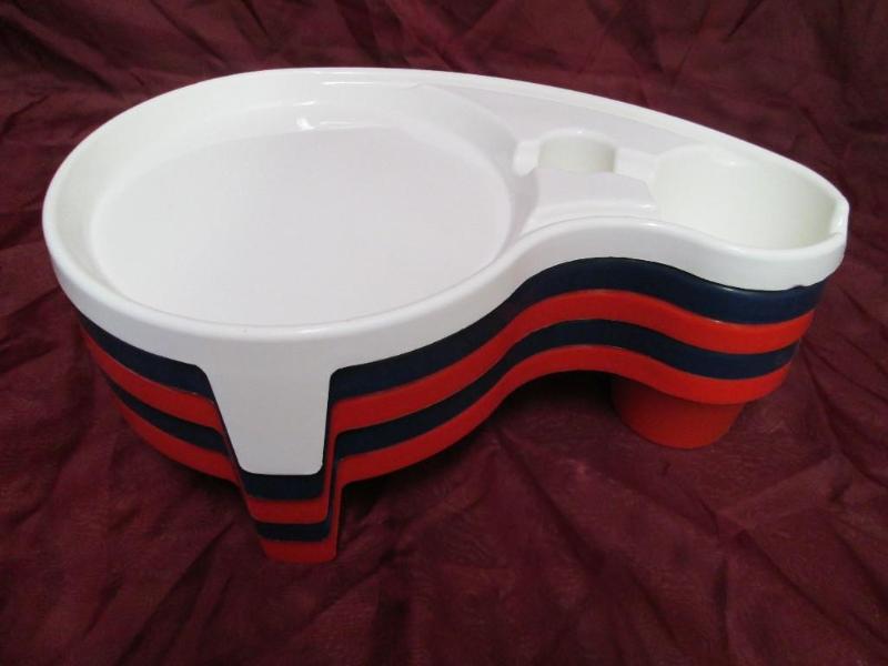 lot 14 image: Stack of food trays with built in c...