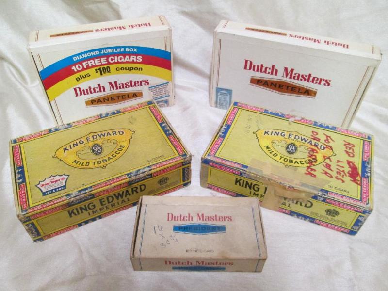lot 140 image: Lot of vintage cigar boxes. Dutch M...