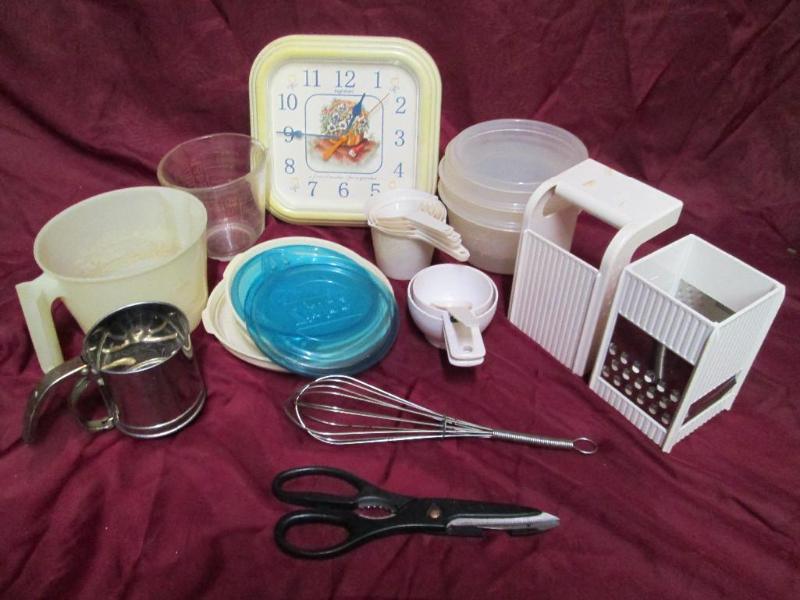 lot 16 image: Lot of miscellaneous kitchen items....