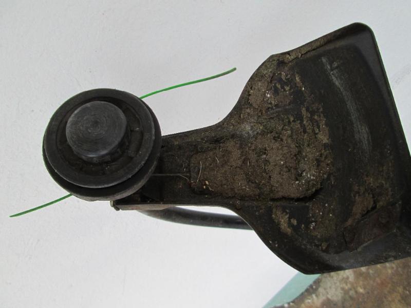 lot 172 image: Yardman YM400 gas powered weed whip...