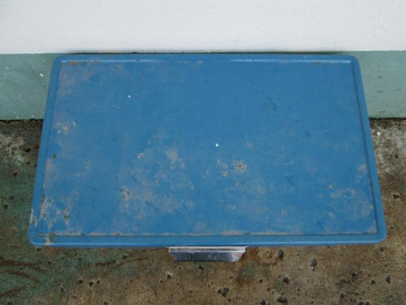 lot 175 image: Vintage Coleman cooler...