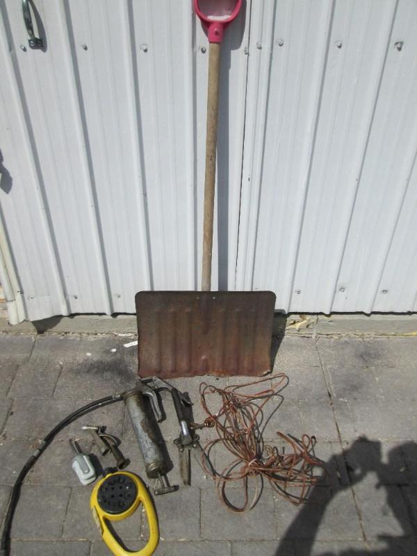 lot 193 image: Assorted tools and shovel, grease g...
