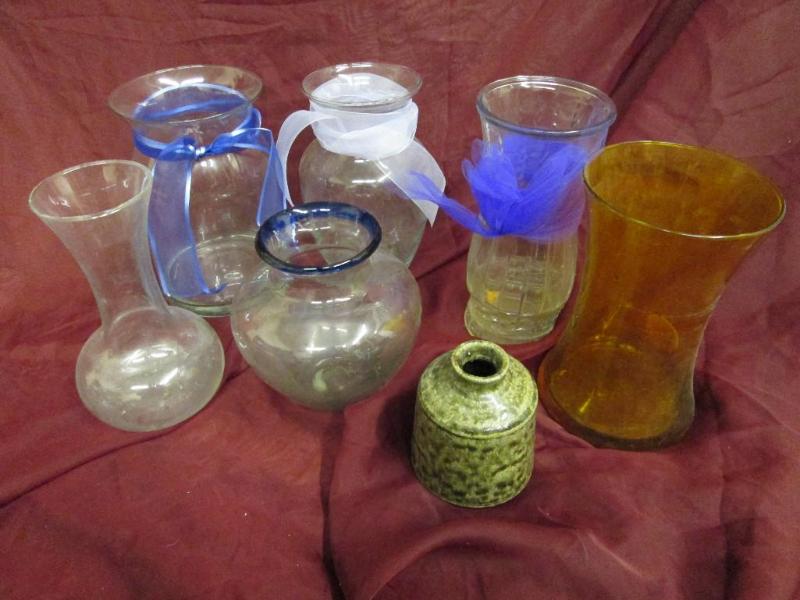 lot 202 image: Lot of hurricanes and vases....
