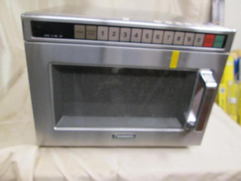 lot 213 image: Nice commercial microwave with 10 d...
