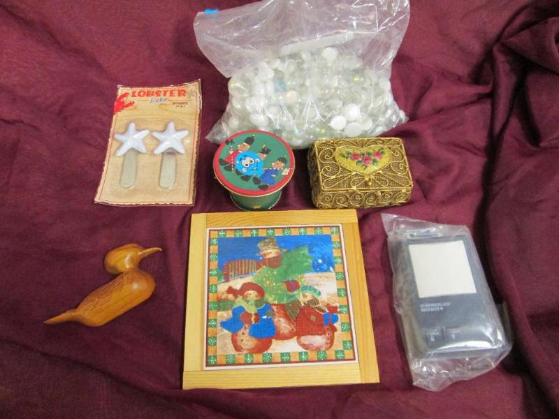 lot 217 image: Lot of miscellaneous household deco...