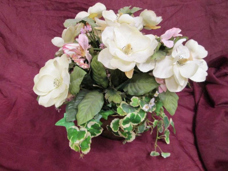 lot 218 image: Nice magnolia floral arrangement in...