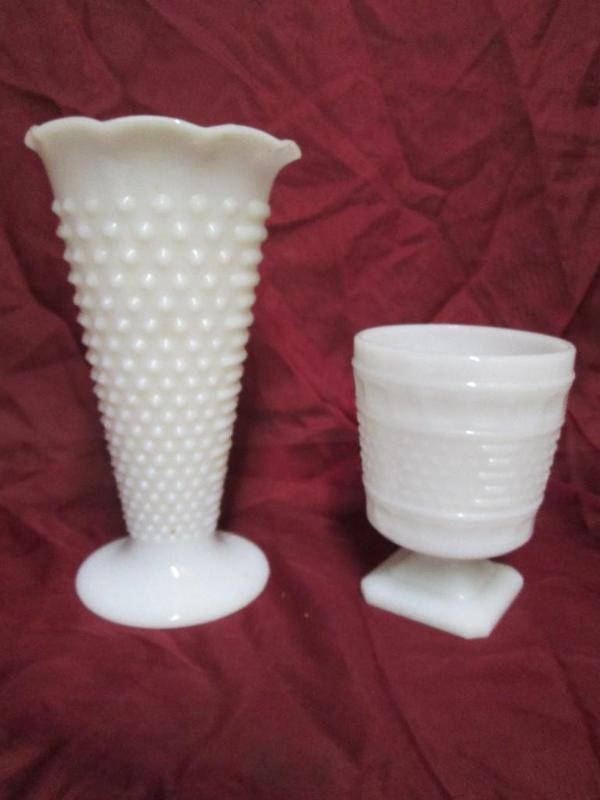 lot 22 image: Pair of very nice vintage milk glas...