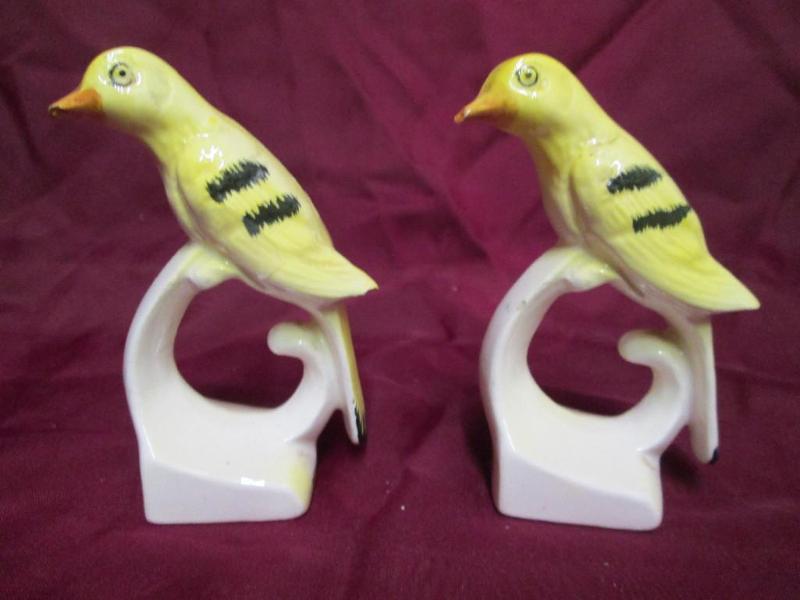 lot 35 image: Pair of vintage canary napkin holde...