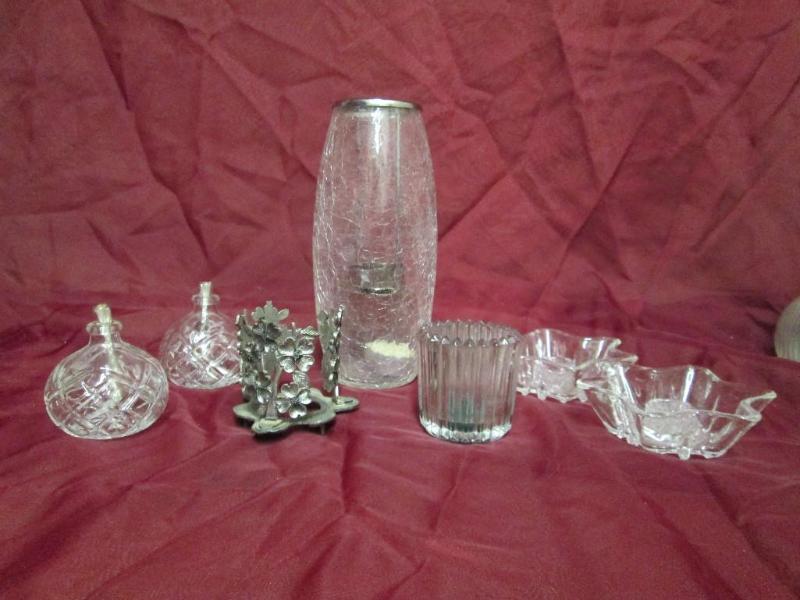 lot 37 image: Assorted lot of candle holders and ...