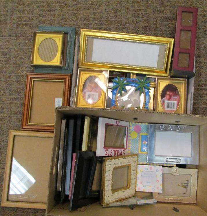 lot 43 image: Lot of approximately 35 assorted pi...