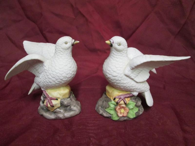 lot 50 image: Pair of bisque porcelain doves sitt...