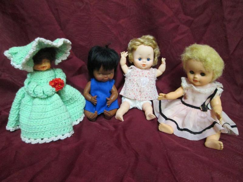 lot 55 image: Vintage baby dolls with opening and...