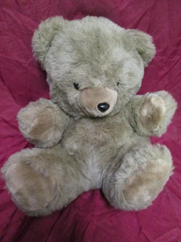lot 59 image: Very large brown plush bear....