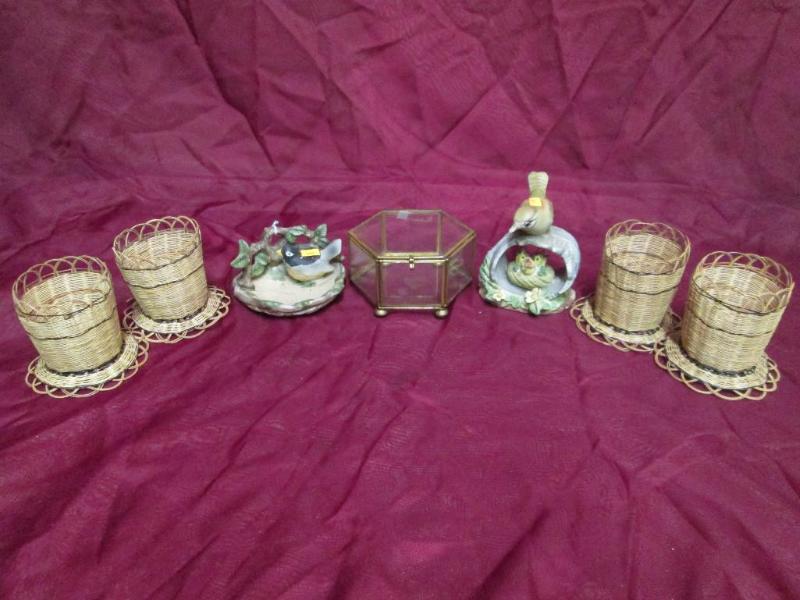 lot 62 image: Lot of miscellaneous household dcor...