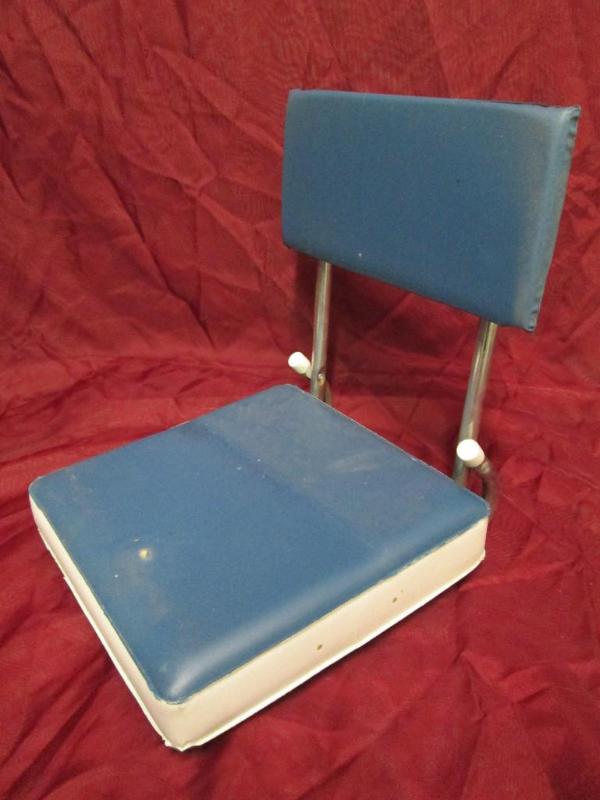 lot 75 image: Padded fishing chair in great condi...