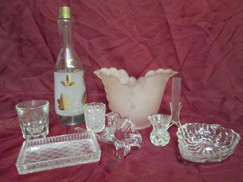 lot 79 image: Lot of household decorative glasswa...