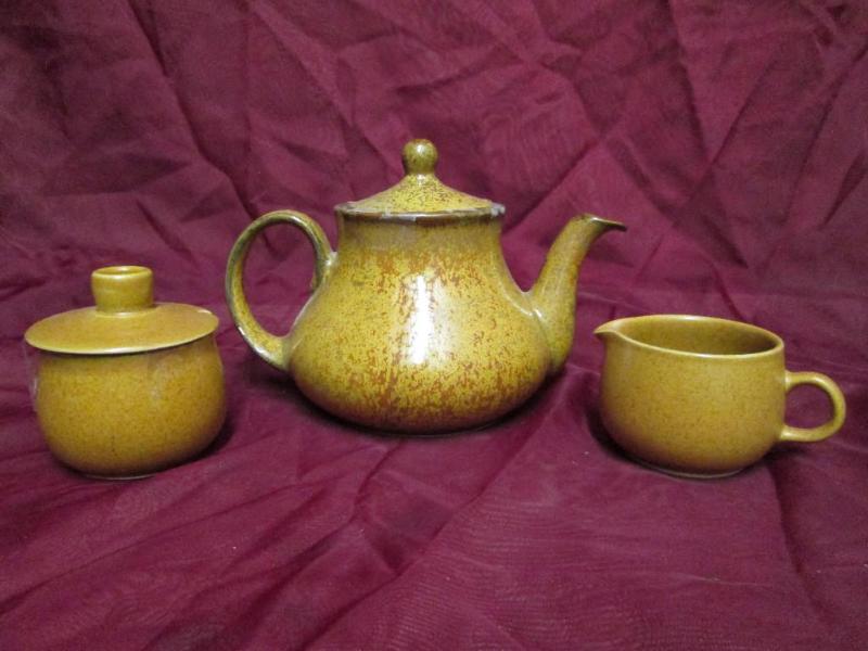 lot 86 image: Vintage mottled gold teapot with ma...