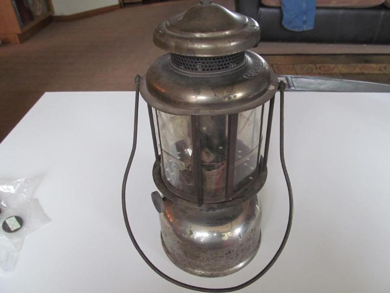 lot 26 image: Vintage Coleman Lantern....