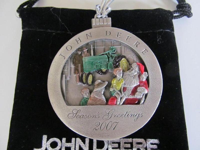 lot 9 image: John Deere Christmas ornament,2007...