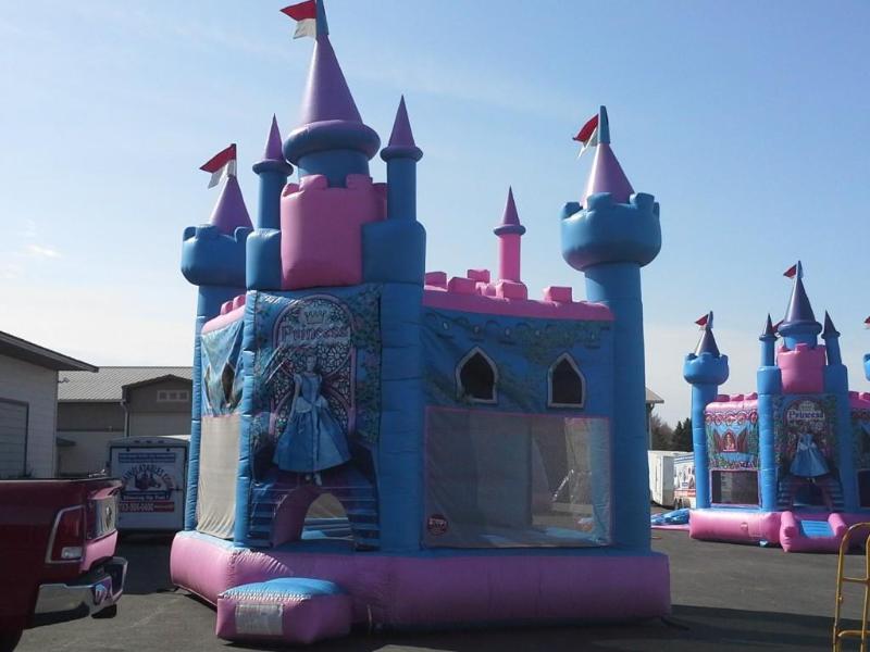 lot 19 image: Princess Castle moonwalk