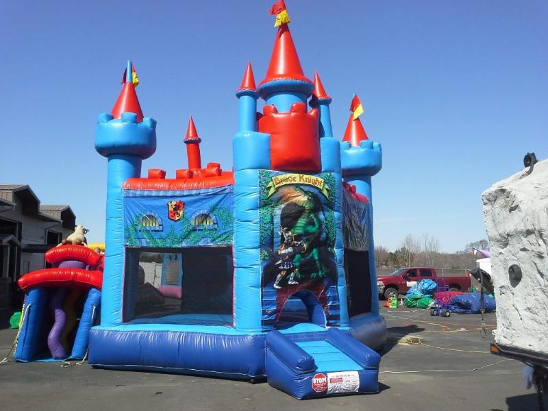 lot 22 image: Brave Knight Castle