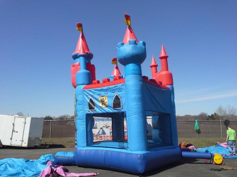 lot 27 image: Brave Knight Castle