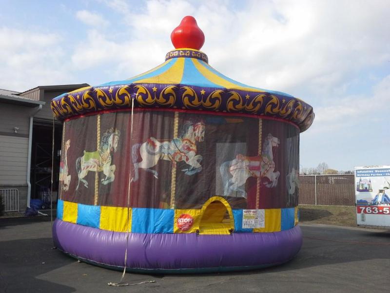 lot 4 image: Carousal moon walk