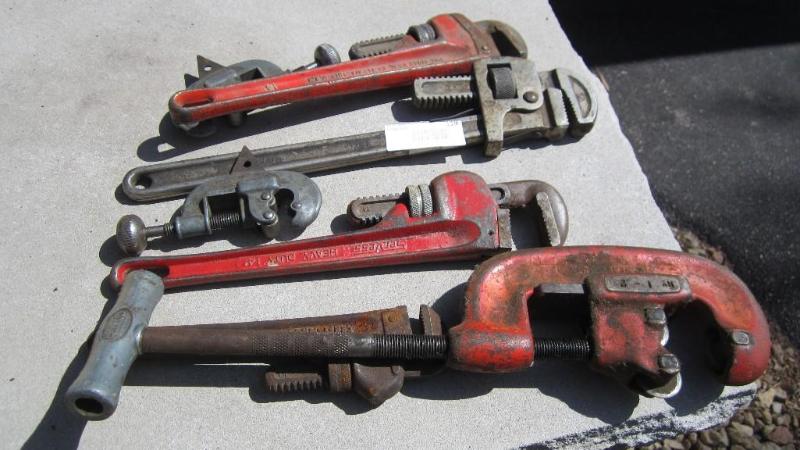 lot 119 image: pipe tools...