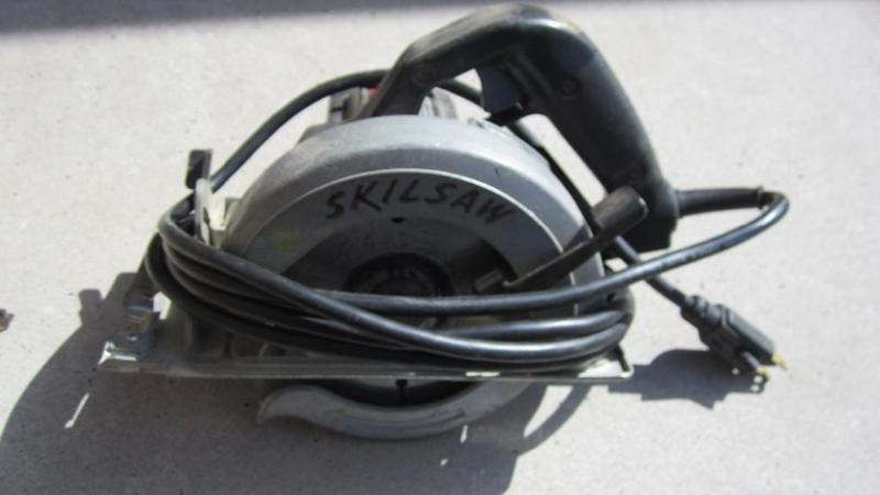 lot 12 image: Skil saw...