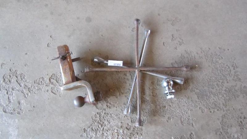 lot 130 image: hitches and 4 ways...