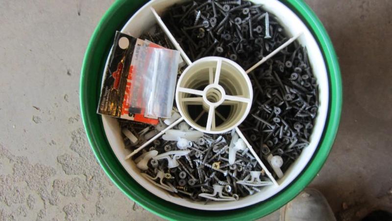 lot 178 image: screws in organizer pail...