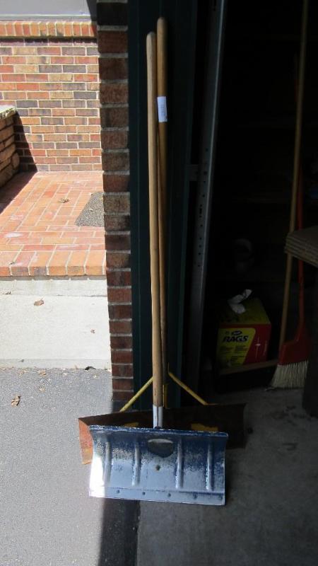 lot 180 image: snow shovel...