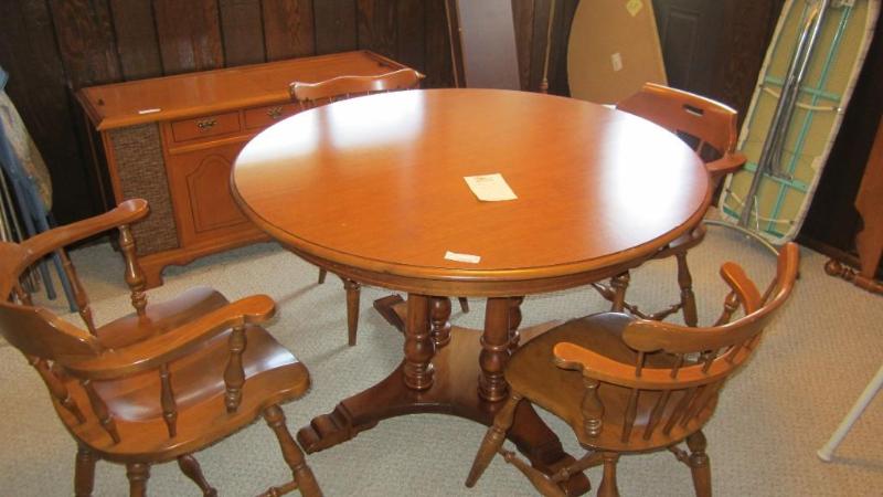 lot 188 image: table, 4 chairs and 2 leaves...