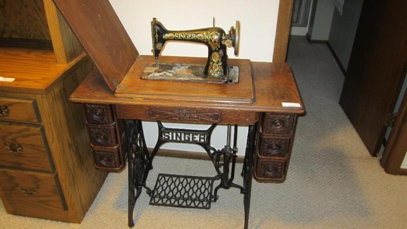 lot 195 image: antique singer sewing machine...