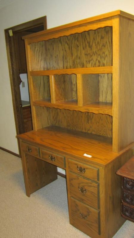 lot 196 image: desk...