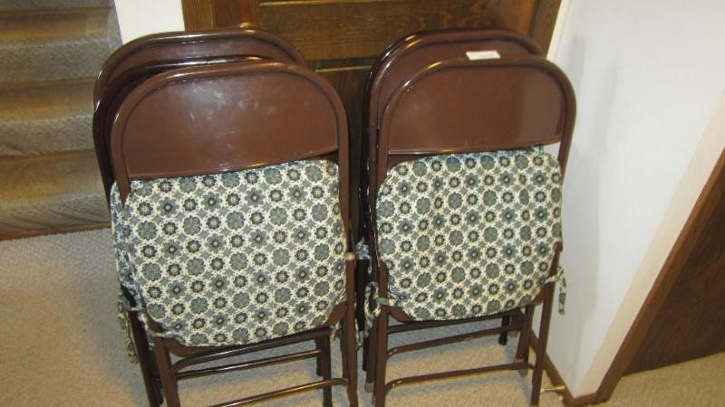 lot 197 image: 6 folding chairs...