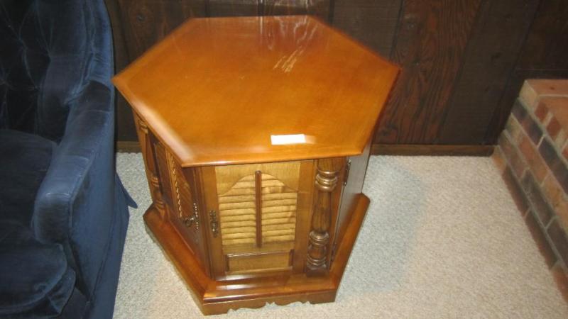 lot 212 image: end table...