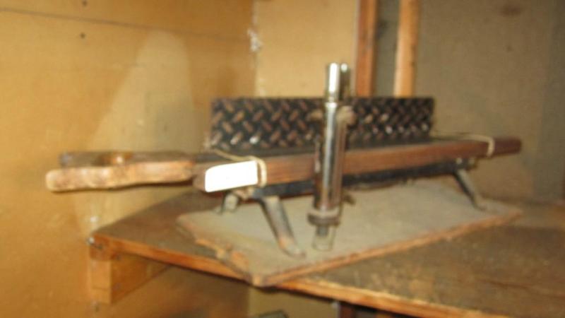 lot 22 image: miter saw...