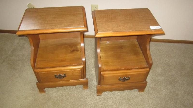 lot 226 image: nightstands...