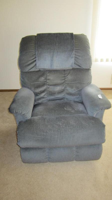 lot 236 image: recliner...