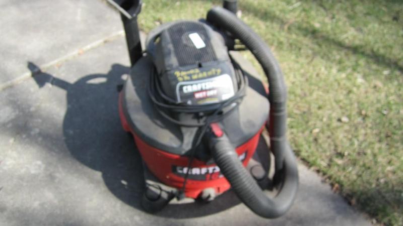lot 27 image: Craftsman shop vac...