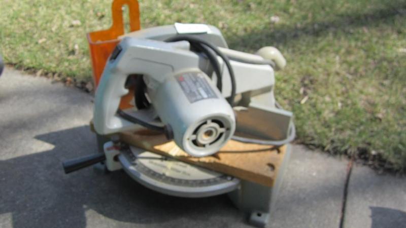 lot 28 image: Rockwell miter saw...