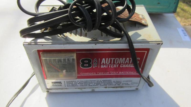 lot 6 image: Battery charger...