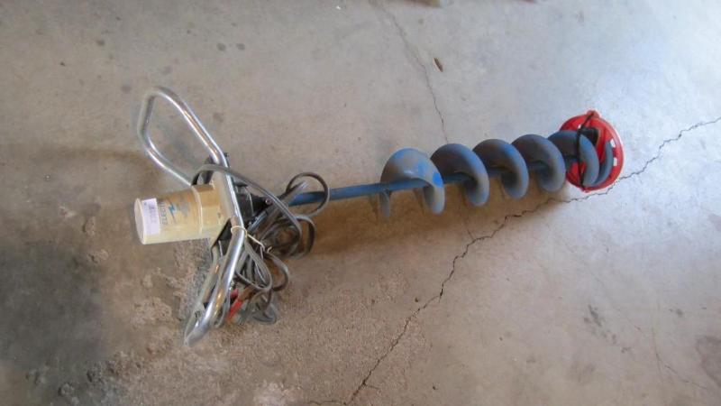 lot 80 image: 12v ice auger...
