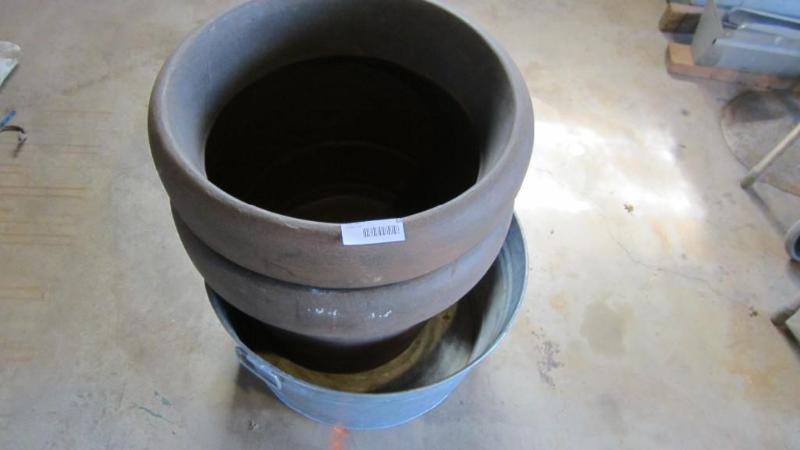 lot 88 image: flower pots...
