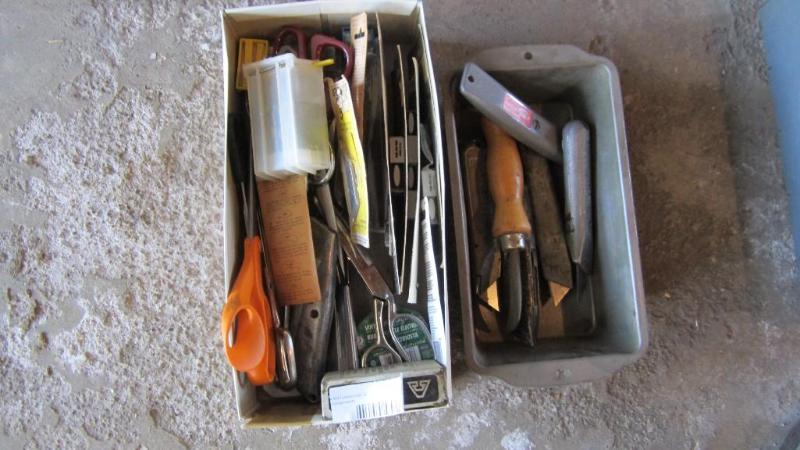 lot 99 image: utility knife stuff...