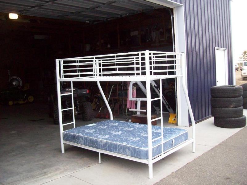 White metal bunk bed -lower &nbspb...
