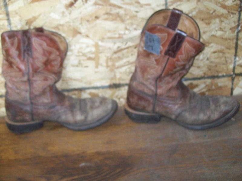 Mens Cowboy Boots -size 10...